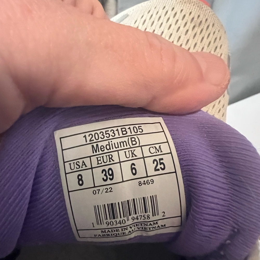Brooks Adrenaline GTS 22 Women's Running Shoes - Cream and Purple - Picture 10 of 11